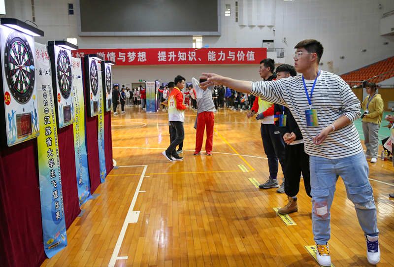 江苏连云港:大学生飞镖比赛在江苏海洋大学举行