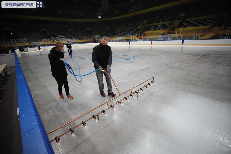 北京冬奥会冰球比赛场馆国家体育馆完成首次制冰