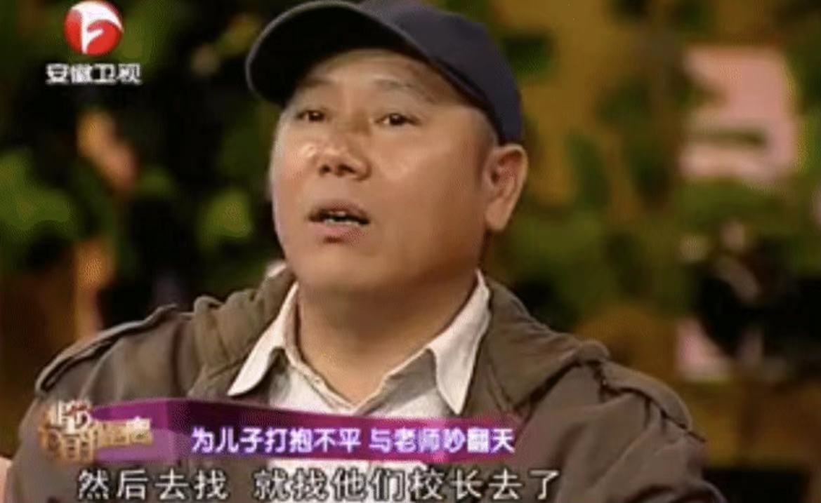 《非常静距离》节目中,李诚儒分享了自己为儿子打抱不平的经历