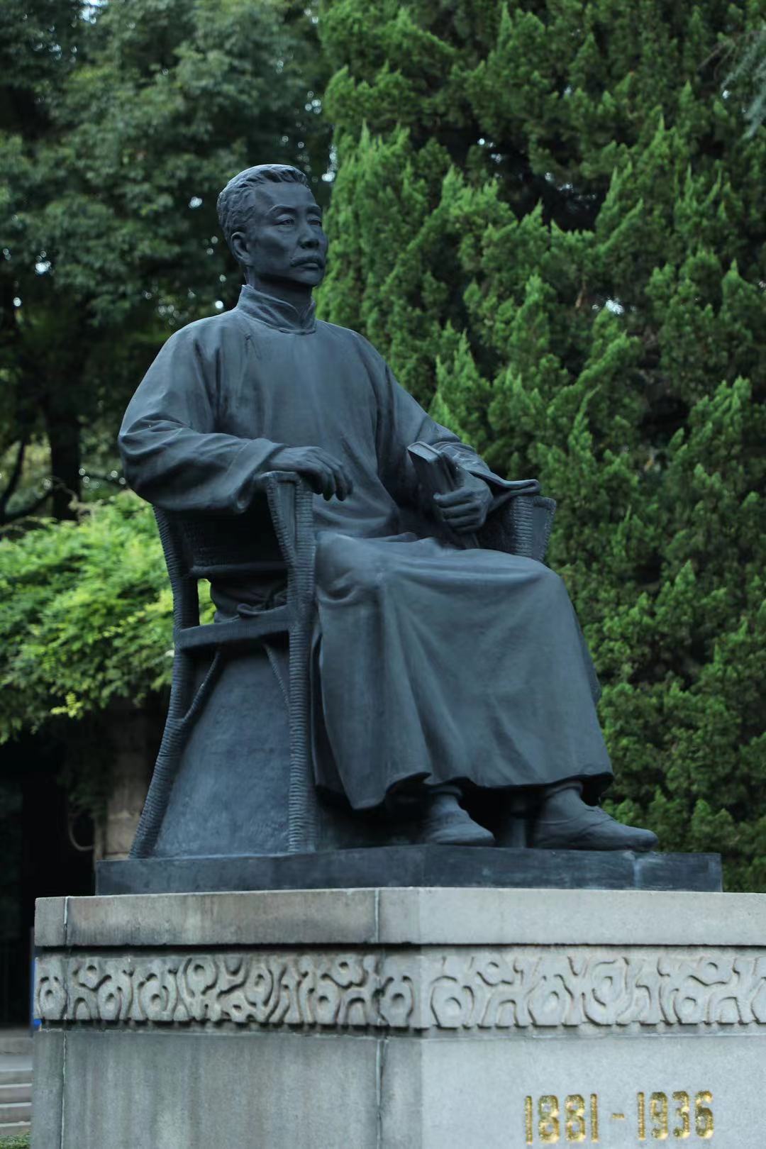 上海鲁迅公园鲁迅雕像 视觉中国 资料图鲁迅没有过时,反而影响越来越