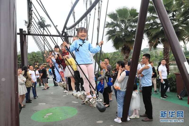 重庆璧山:儿童公园欢乐多