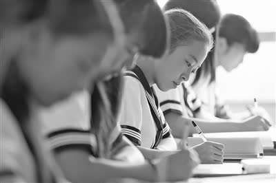 教育>正文 当前中小学的一些思想政治课教学,有的内容枯燥无味
