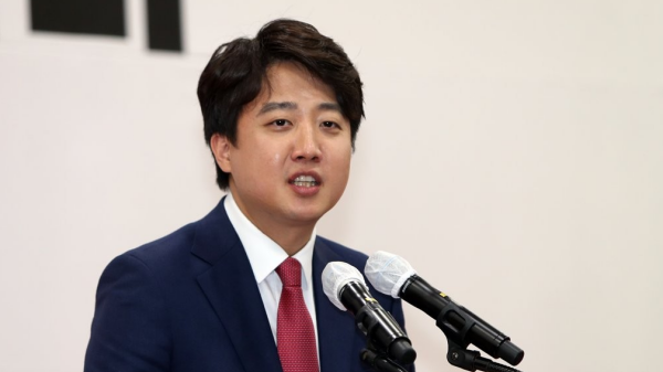 韩国政坛新星崛起36岁李俊锡今天角逐最大在野党党首