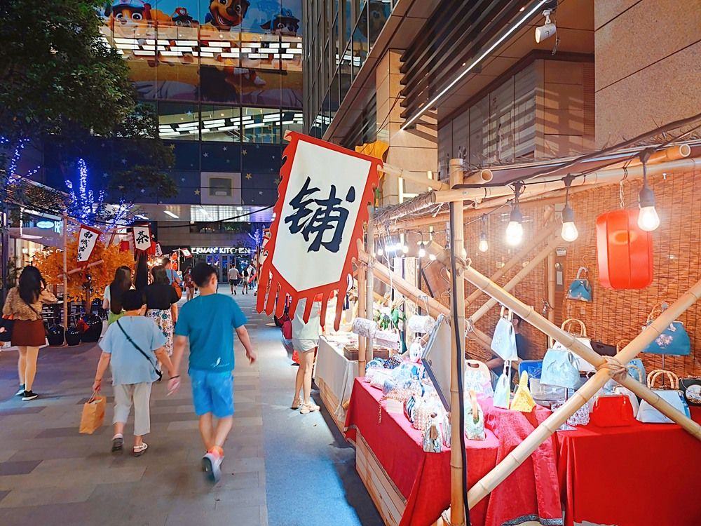 上海快闪古风市集亮相虹桥商圈消费者犹如穿越古代小镇