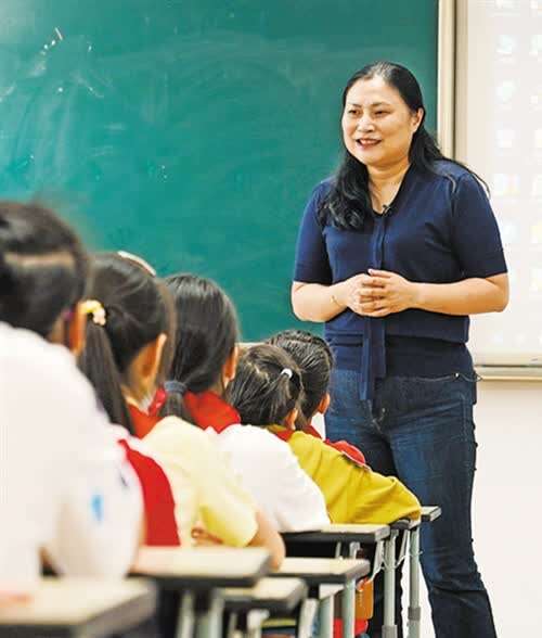 建一座"爱的学校—记上海市黄浦区卢湾一中心小学校长吴蓉瑾