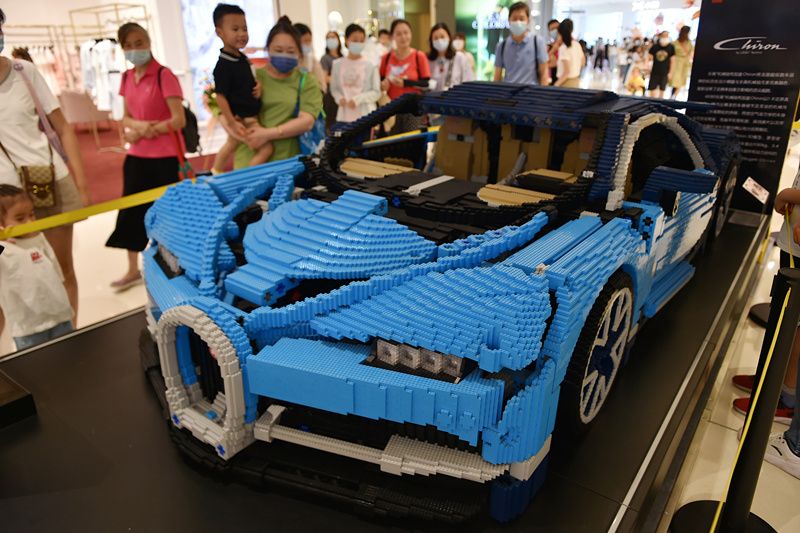 南京展出乐高版布加迪 由近24万个积木拼装而成