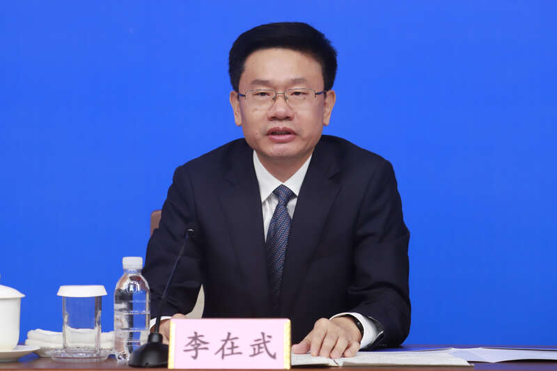 "在今天召开的山东省政府新闻发布会上,日照市委副书记,市长李在武