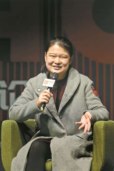 我父母都在电力部门,当初我高中选文科的时候,他们就说,你选文科,将来