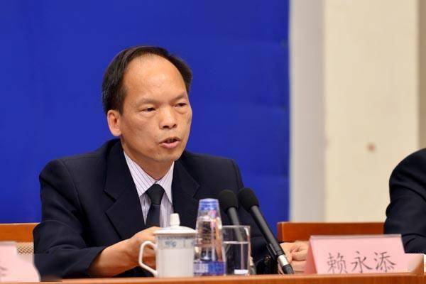 干了39年的老财政主动投案