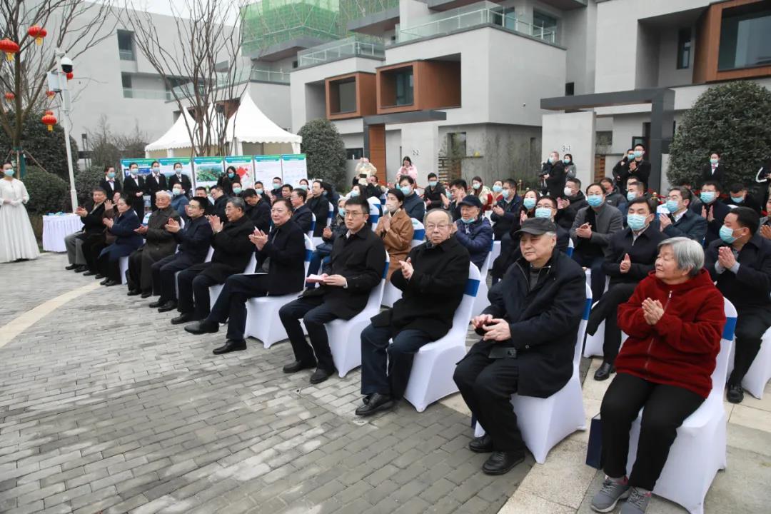 校党委书记王建国,校长李言荣;双流区委书记鲜荣生,区委副书记,区长