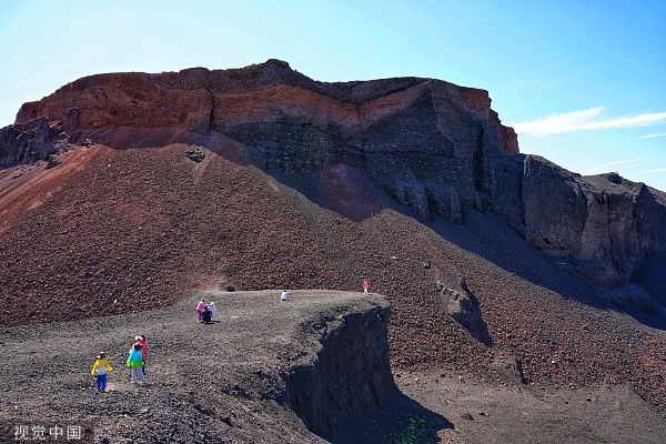 内蒙古乌兰察布乌兰哈达火山地质公园吸引大批游客