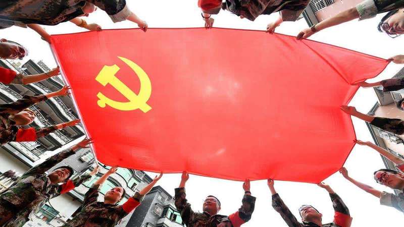 今天就给美国人上一课,中国共产党是谁