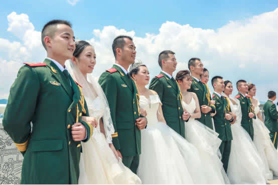 爱在军营 情定今朝:集体婚礼让他们从军恋走向军婚