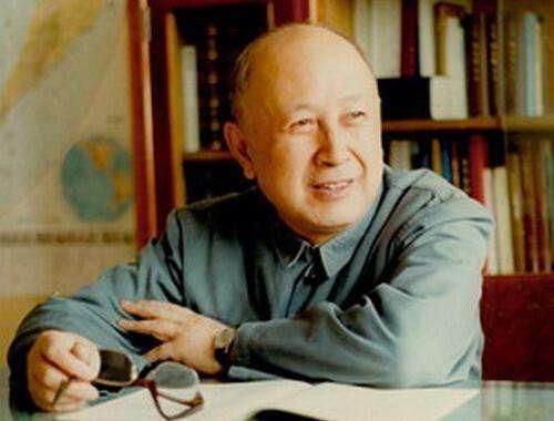 是两弹一星功勋奖章获得者,被誉为"中国航天之父""中国导弹之父",他的