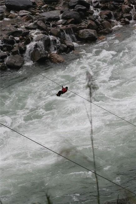 【你笑起来真好看】怒江大峡谷的"草果溜索"