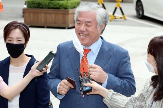 韩国疫情再暴发:日新增连续4天过百 教会感染重演