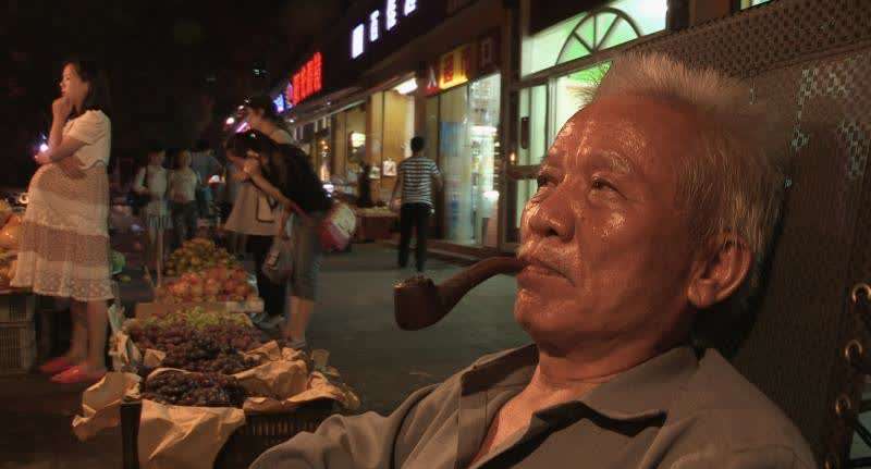 夜间看摊儿的王天成