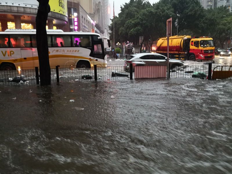 2020年8月26日下午,廣州市區驟降暴雨,短時間市區內出現水浸街情況,環