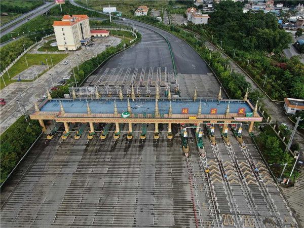 2020年9月15日,云南省瑞丽市,航拍瑞丽东收费站车辆寥寥.