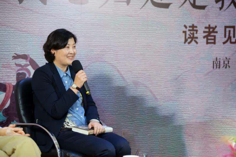 2014年,北京大学几位教授到莫高窟考察,樊锦诗和艺术学院的顾春芳