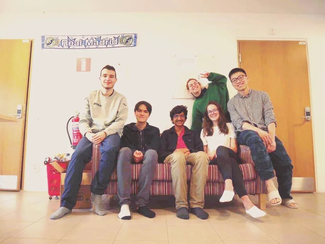 加拿大室友最后一天在宿舍的合影