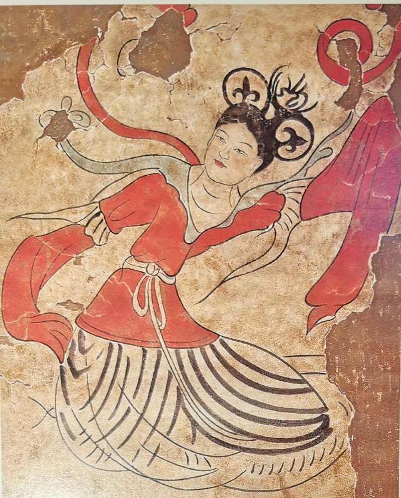 穿上霓裳羽衣她想变成凤凰的样子