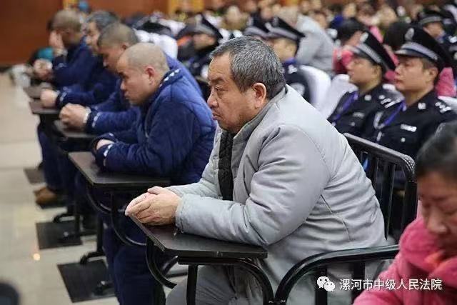 海南省委政法委副书记刘诚认为"村霸"代表的是宗族团体,黑社会团体的