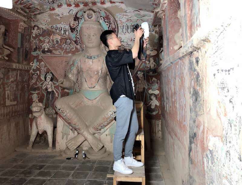 守在莫高窟的年轻人:不是我留在敦煌,而是敦煌留住了我