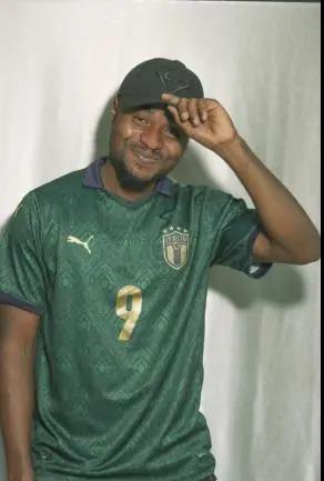 这支福建师大的男子足球队来自七个国家和地区