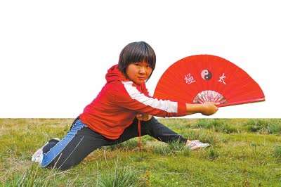 陈海峰 实习生 朱雷通 12月10日,一段"商丘女孩李瑞雪带村里留守老人
