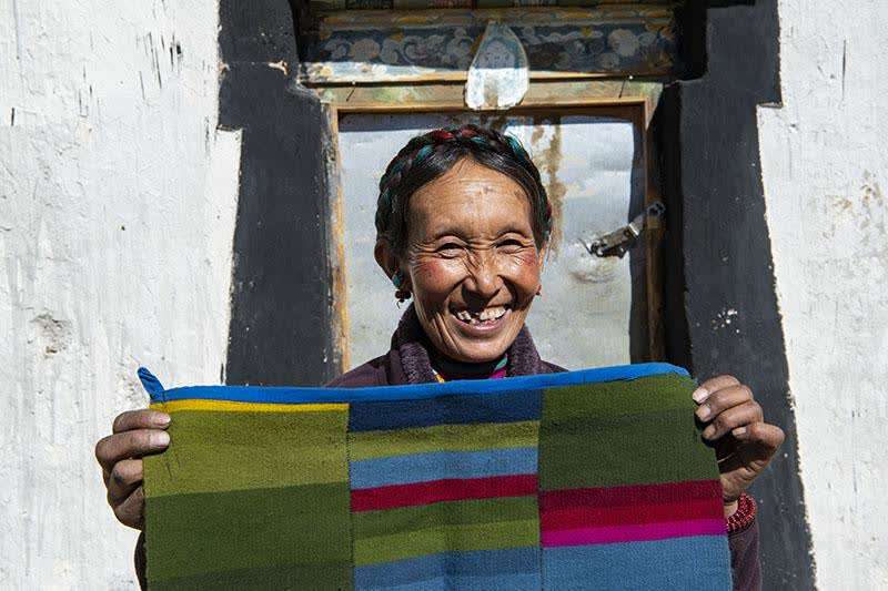 在珠峰脚下的西藏自治区日喀则市定日县扎西宗乡托桑林村,格桑展示