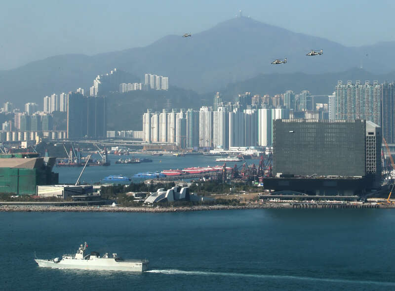 驻香港部队组织联合海空巡逻演练