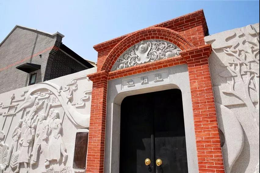 5岁的青年在新渔阳里成立了中国第一个社会主义青年团——上海