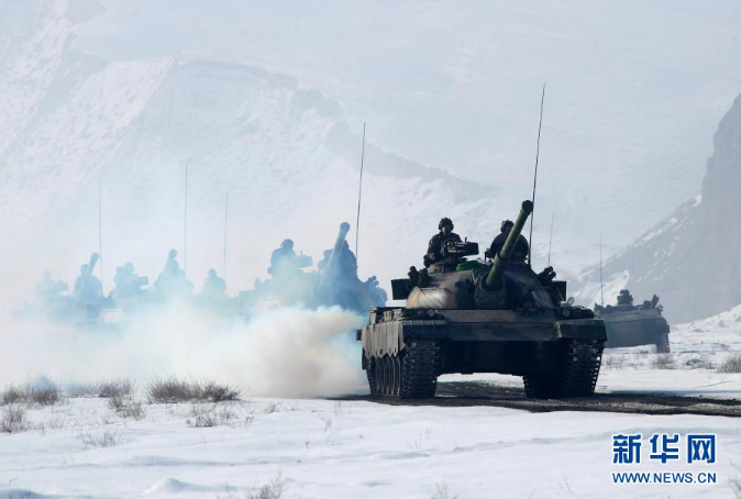 1月4日,武警新疆总队某机动支队拉练官兵穿越雪域进行长途行军.
