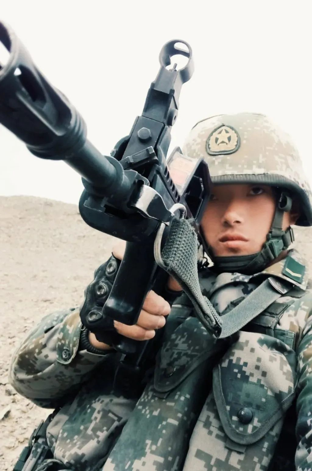 人境·后浪 | 大学生"兵王"刘宸:青春战场不走寻常路