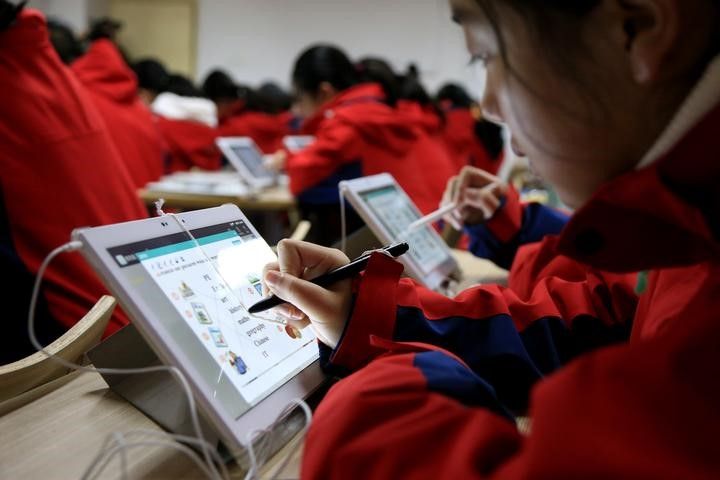 陈好的胸女星为争回头率各出奇招陈好要挤爆赵丽颖露丑态