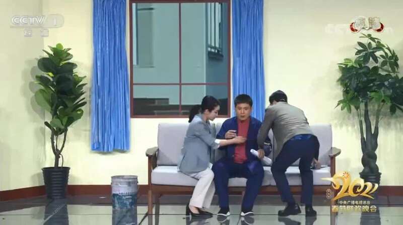 连续四年 春晚为形式主义官僚主义画像 中青在线