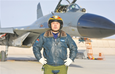 全国人大代表,空军某训练基地司令员许利强——以战领训锻造"蓝天利刃