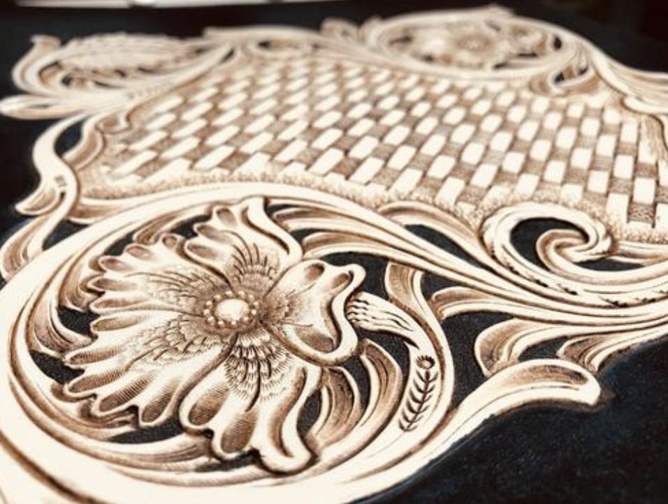 在皮革上刻下人生百态