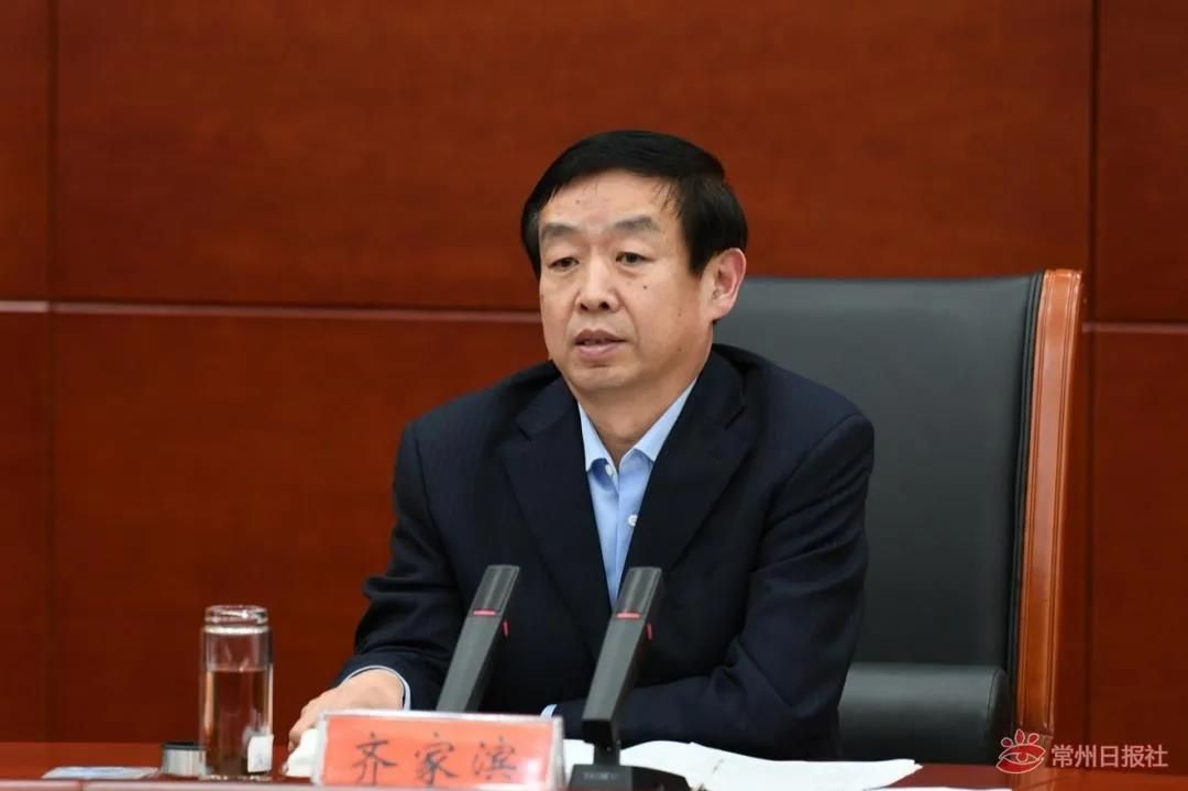 江苏代表团审议政府工作报告时,江苏省政府党组成员,常州市人大常委会