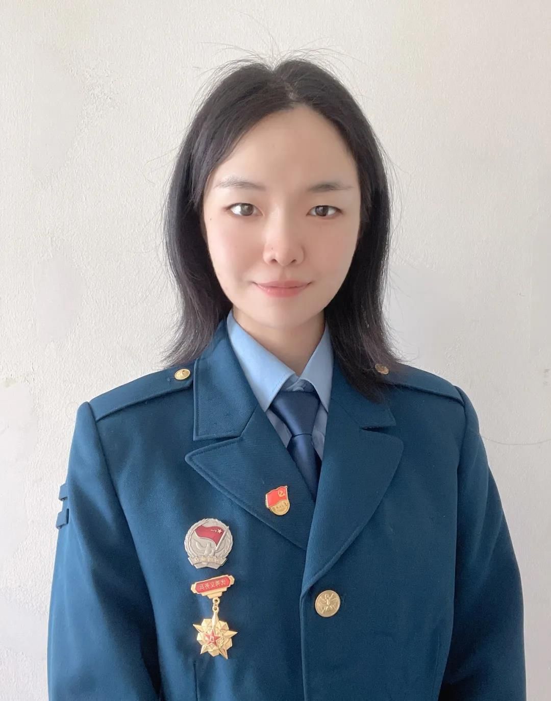 "持一杆钢枪,守卫在祖国的边疆!