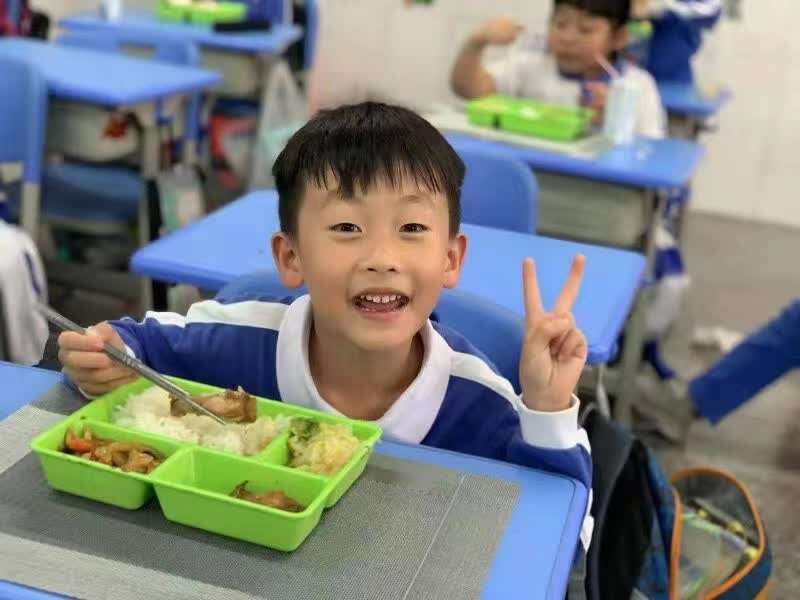 学生餐怎么吃得营养又健康？深圳出台方案守护孩子的“饭碗”