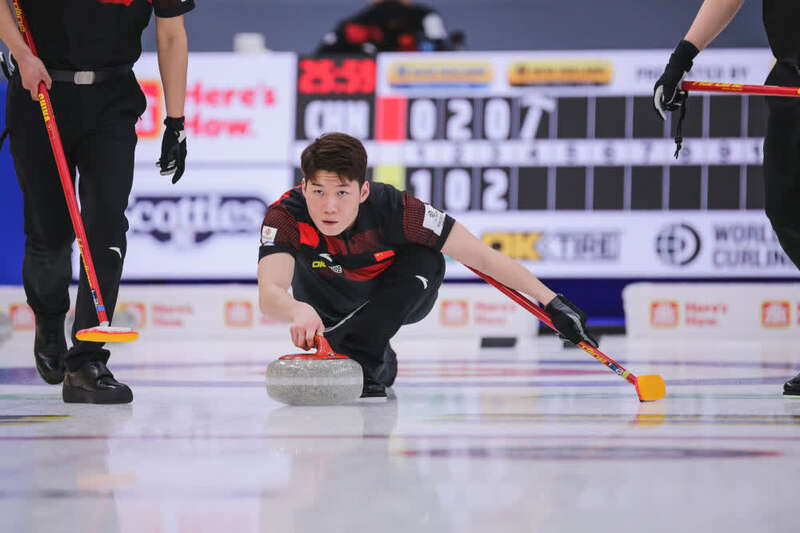 走近冬奥男子冰壶世锦赛次日中国队两战皆负急求一胜