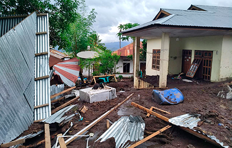 印尼洪灾死亡人数升至128人上万人受灾情