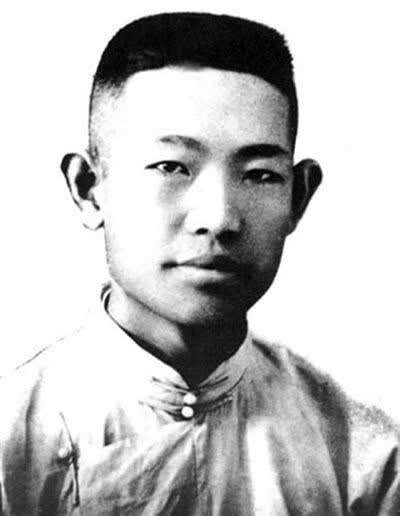 王尽美开始接触革命党人,涉足革命活动,在五四爱国运动中发挥了积极
