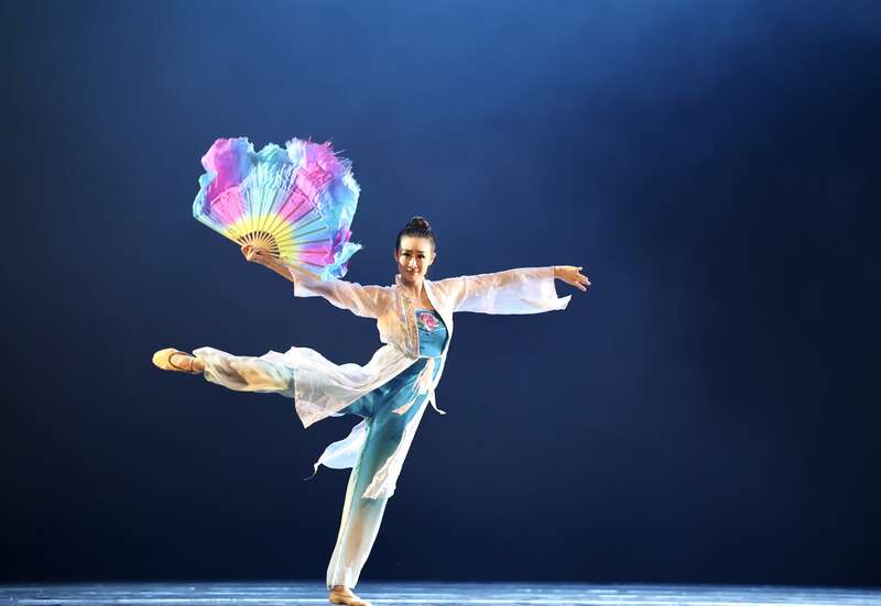 舞蹈学院建校以来的20部经典作品,包括《黄河》《扇舞丹青》《胭脂扣