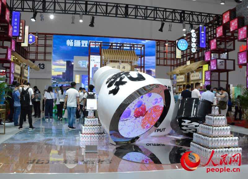 北京稻香村、一得阁等众多老字号亮相消博会北京馆。人民网记者 杜燕飞摄