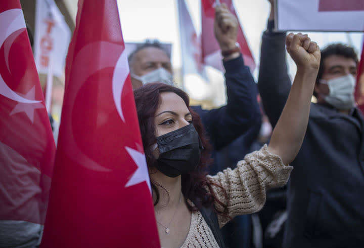 土耳其民众在伊斯坦布尔集会抗议美方称亚美尼亚人遭杀害为种族灭绝