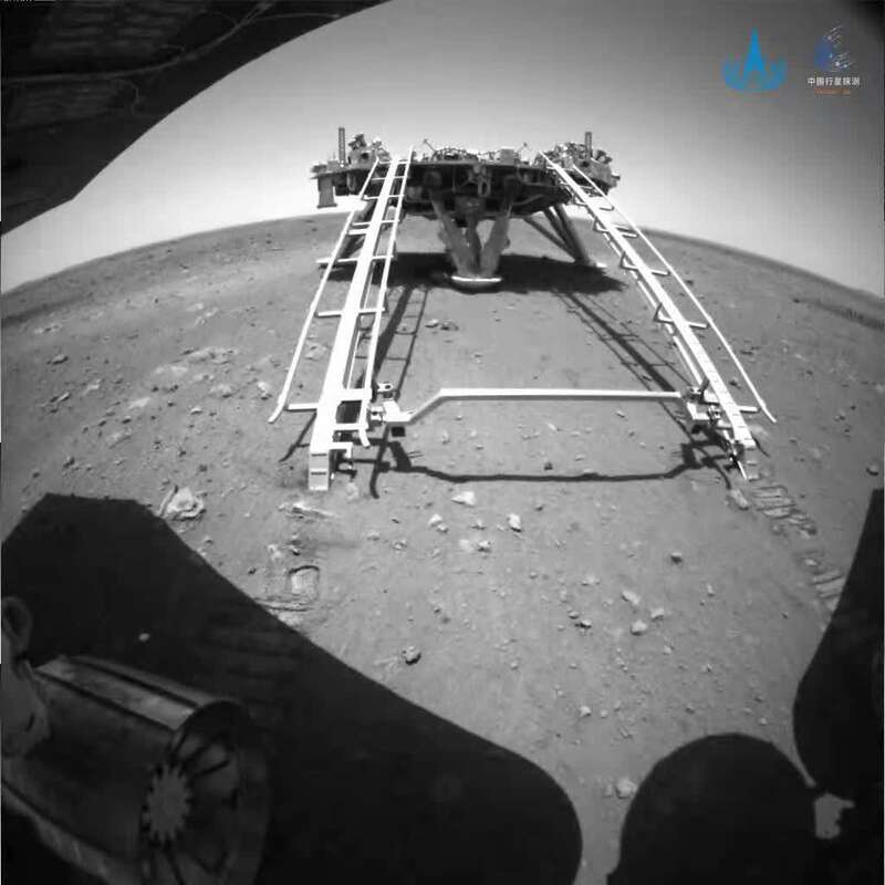 火星表面长啥样?祝融号传回最新实拍影像
