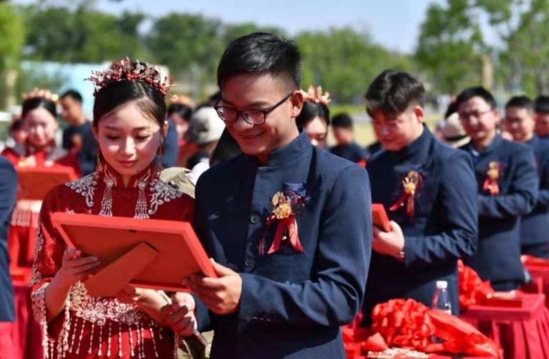 中铁四局为百对青年举行集体婚礼